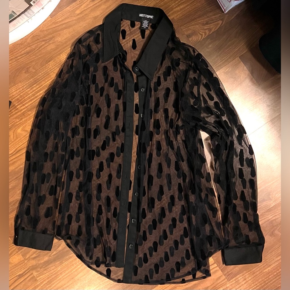 NWOT Mesh flocked coffin button down